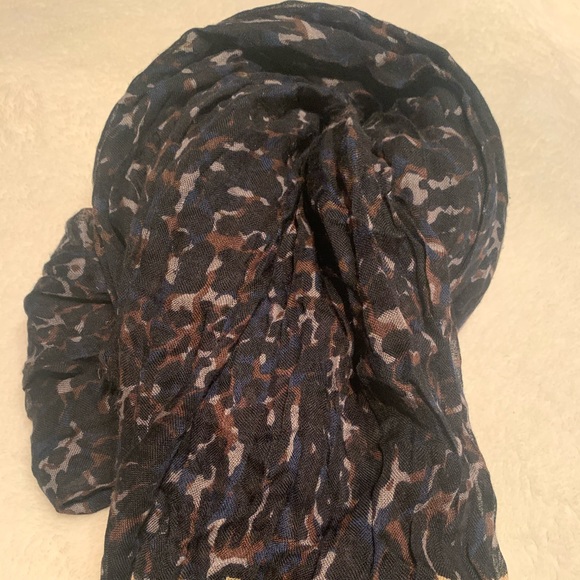 Louis Vuitton Unique Scarf - Picture 6 of 10